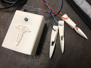 Electrodo de referencia GND colocado en el lóbulo auricular